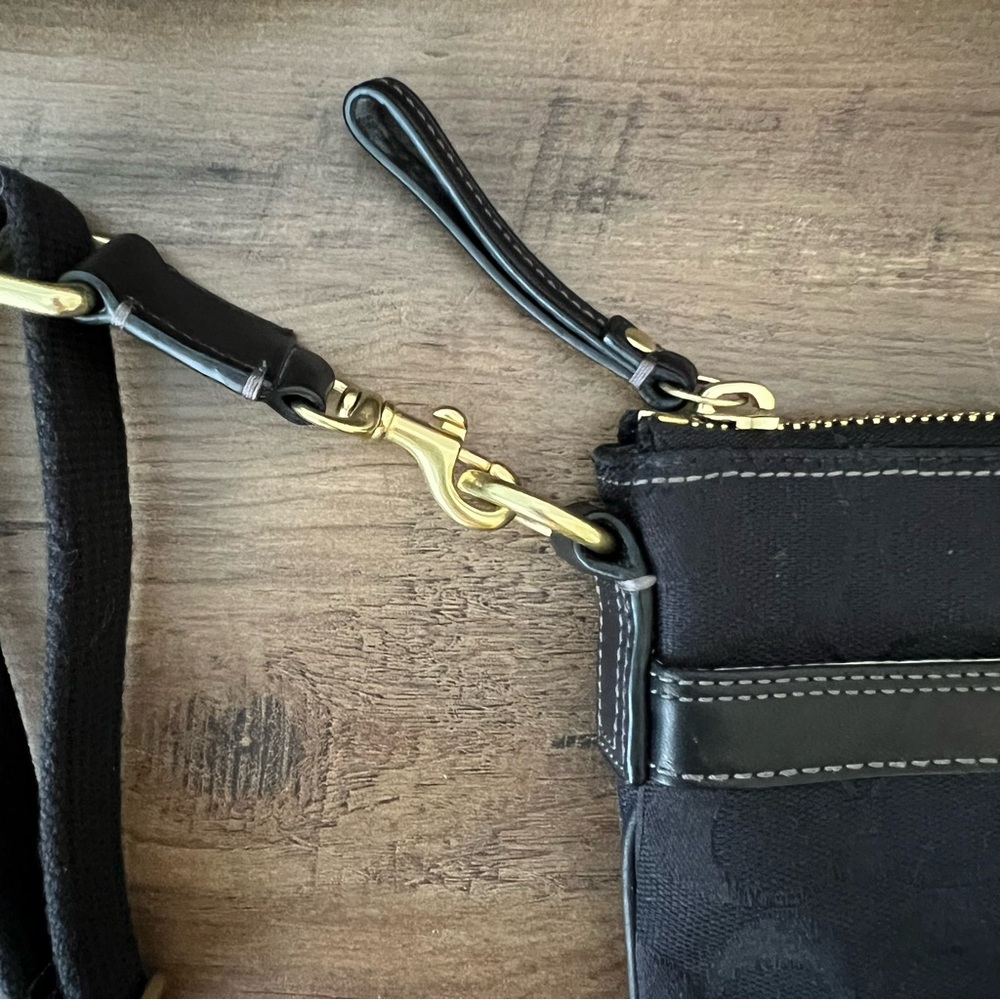 Coach Black Cross Body Bag with Gold Hardware signature design - Picture 5 of 9